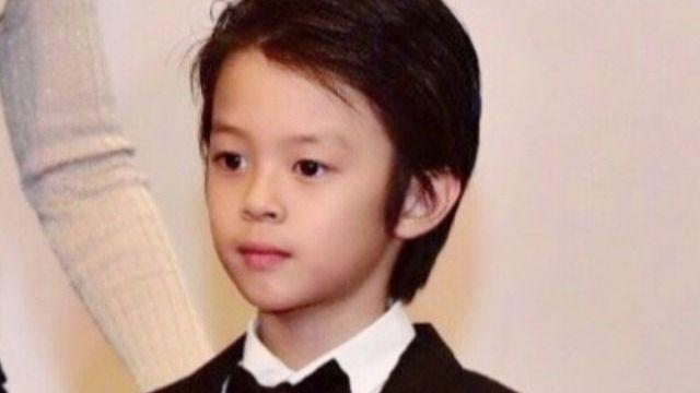 有一种“上镜脸”叫孙俪儿子，真人干瘪太瘦，《繁花》里艳光四射