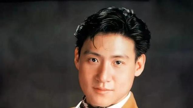 卖4亿豪宅，一年唱100场，63岁张学友疯狂为妻还债？背后内幕揭秘