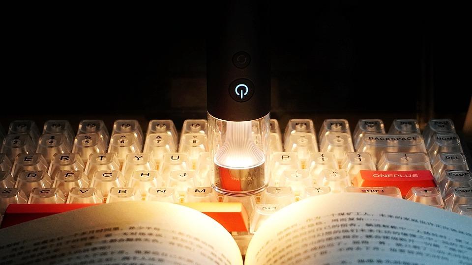 米家手电筒再升级轻量化多功能加持，颜值靓眼实用之选