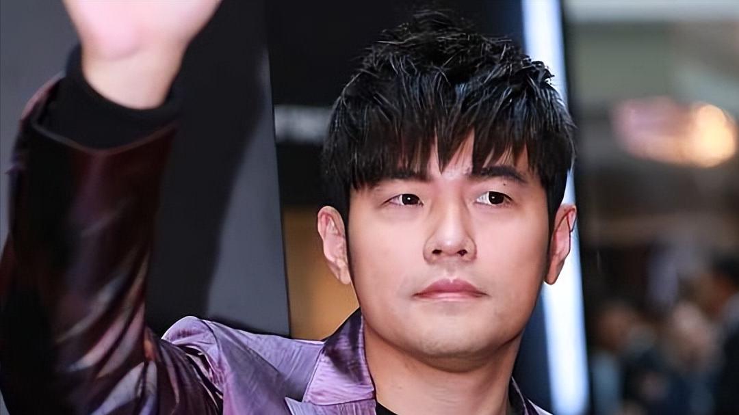 周杰伦败诉大快人心！年入5亿索赔200万，背后是两大巨头资本之争