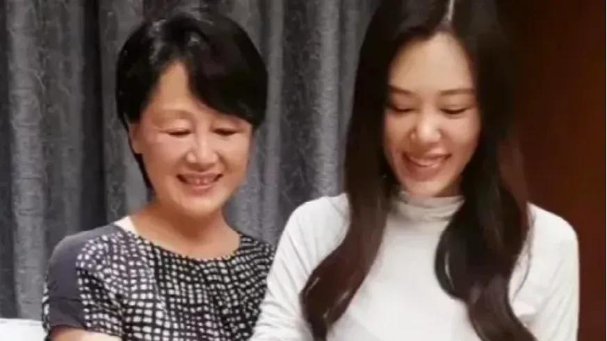 62岁王姬太真实了，不医美，不化妆，一身老人打扮很舒服