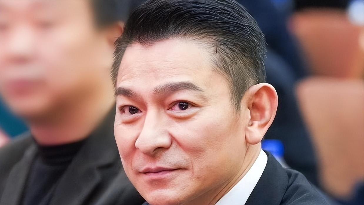 明星们没了滤镜，遍地普男普女？但我被宋佳的生图给惊到了