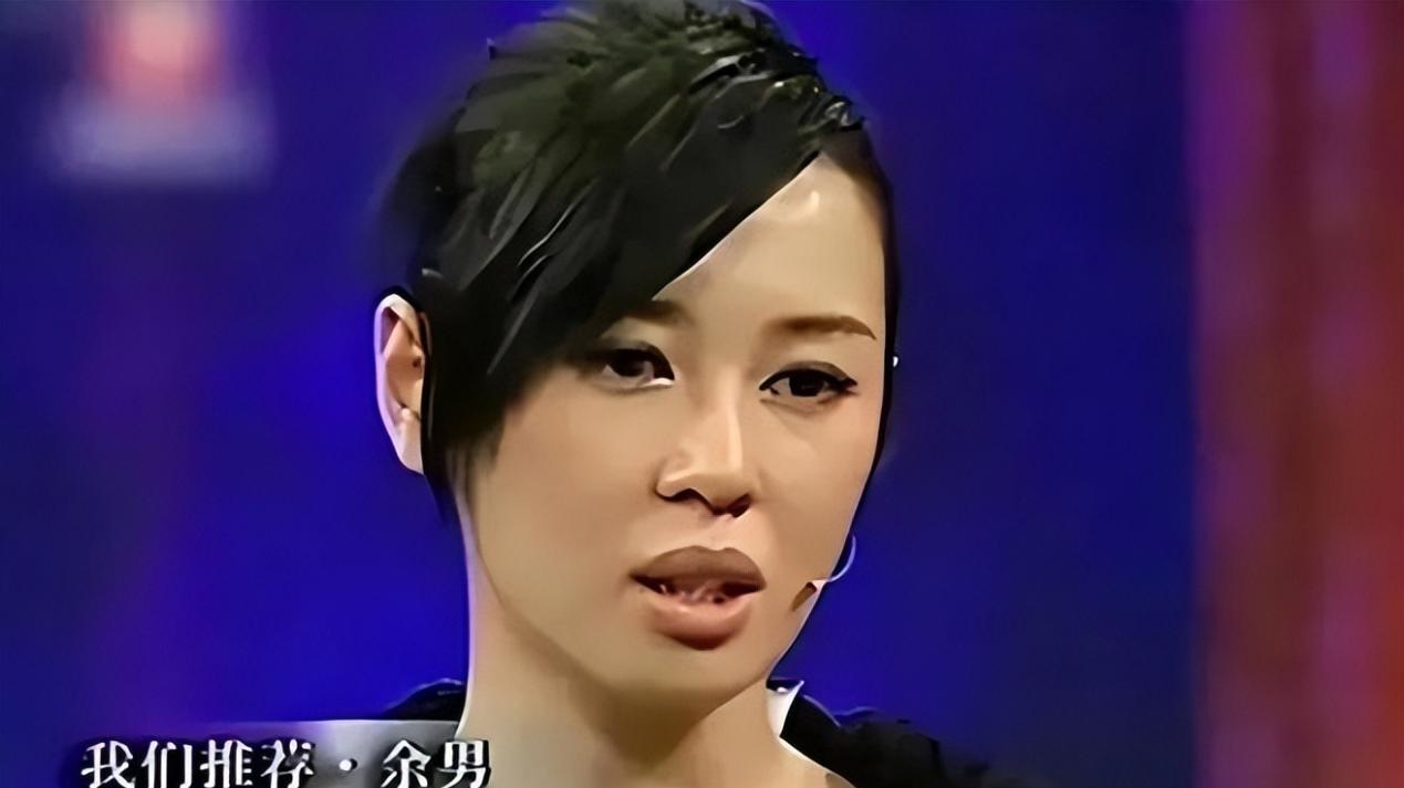 48岁余男公开“认爱”，照片曝光：恭喜，她终于找到最值得爱的人