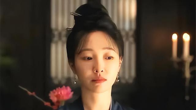 耷拉着面庞演完！她是对张颂文心存不满，还是对观众满怀怨怼啊？