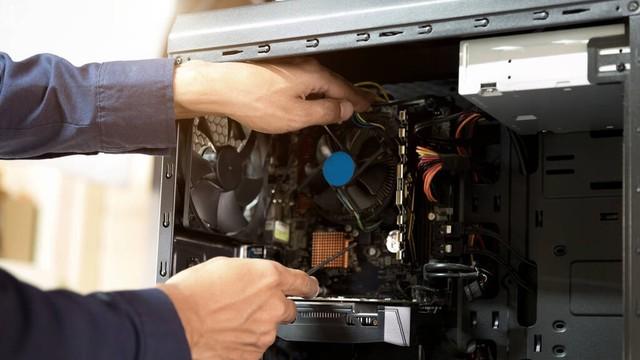 电脑坏了，维修师傅拍几下、擦几下就好了，为啥？