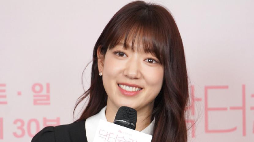 韩星朴信惠热搜翻车！当初挺着肚子偷文化，产后复出又来中国营销