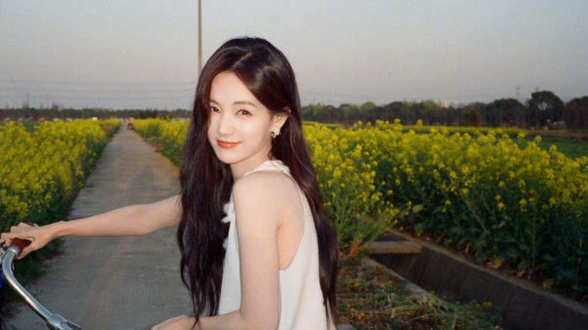 李一桐遭“超巨蜈蚣”袭击钻进衣袖！惊悚过程全被拍认了：吓晕