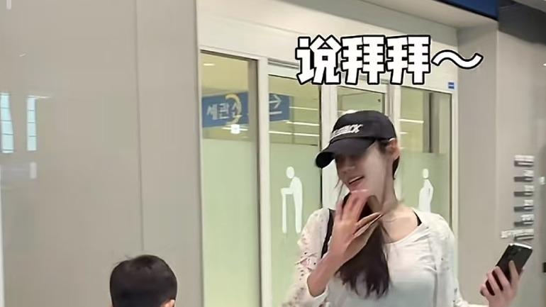 秋瓷炫晒儿子近况，6岁啪嗒罕露正脸，像爸又像妈颜值太高了