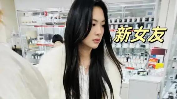 王思聪又换新女友！这次东京街头甜蜜被拍，美貌不输前任！