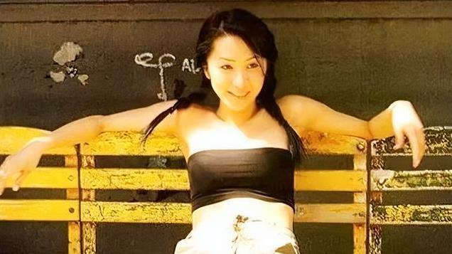 她苦熬7年最终逼走原配，嫁入豪门仅3年，因身上长瘤死在丈夫怀中