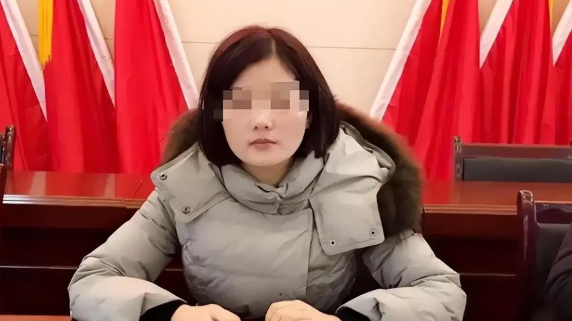 41岁李佩霞情史揭秘：公职老公早已知情，儿子已踏入高中生活！