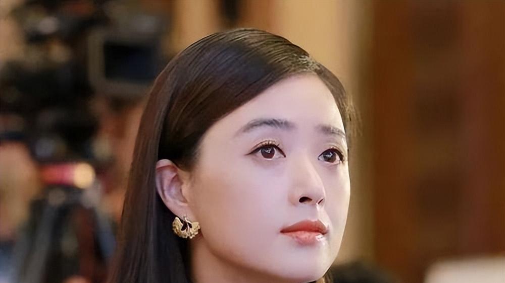 《41 岁蒋欣瘦到认不出，白发背后的年龄启示》