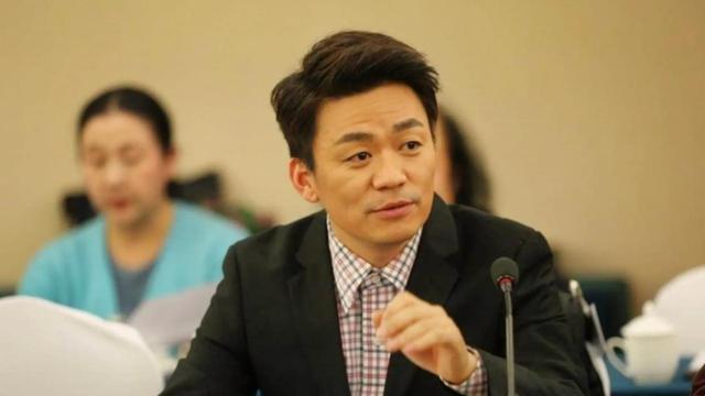 徐峥说的没错，不拍戏就消失的王宝强，已经走上了另外一条道路