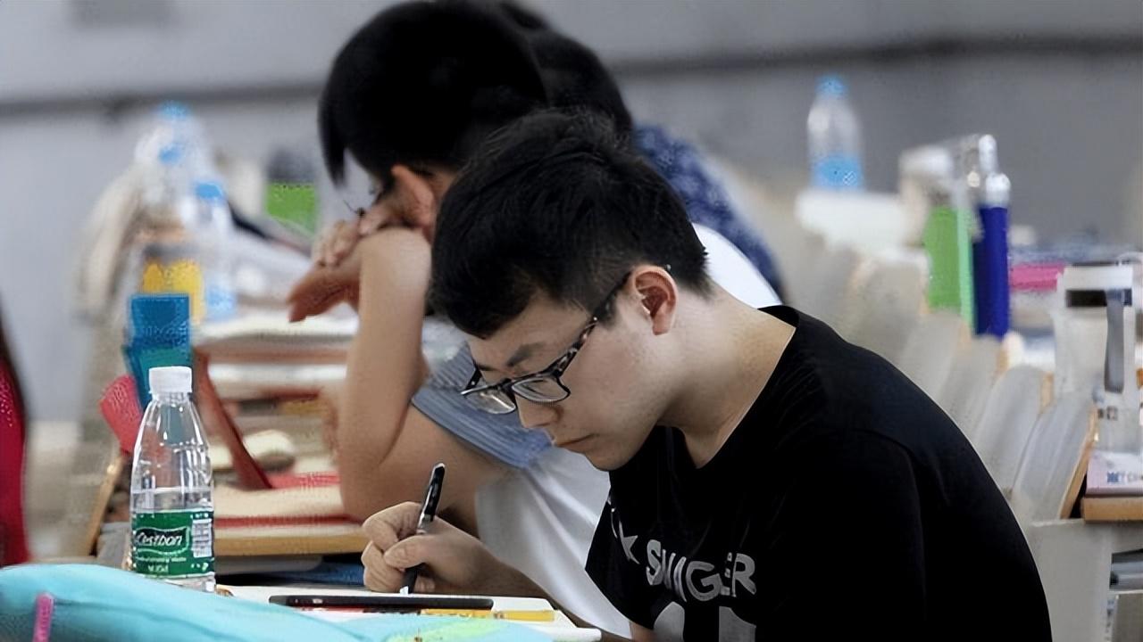 首个“钢饭碗”专业来了？月入过万不是问题，关键是无人可替代