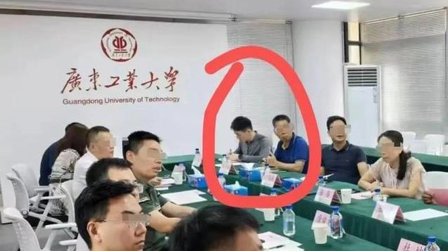 张馨予老公何捷被曝已转业，入职广州大学保卫处，工作照曝光