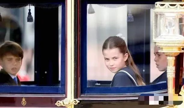 3岁莉莉贝特美出圈！王室圣诞大戏上演：哈里出局，凯特强势回归