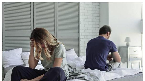 退休女教师疯狂出轨12次，她究竟在追求什么？