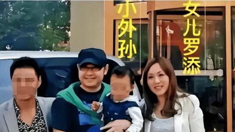 53岁刀郎的幸福家庭：新疆老婆和女儿、外孙在一起很欢乐