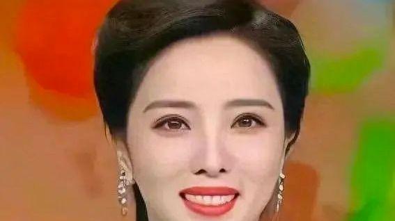 从央视离职一年后，38岁的国脸李思思，终究还是走上了带货这条路