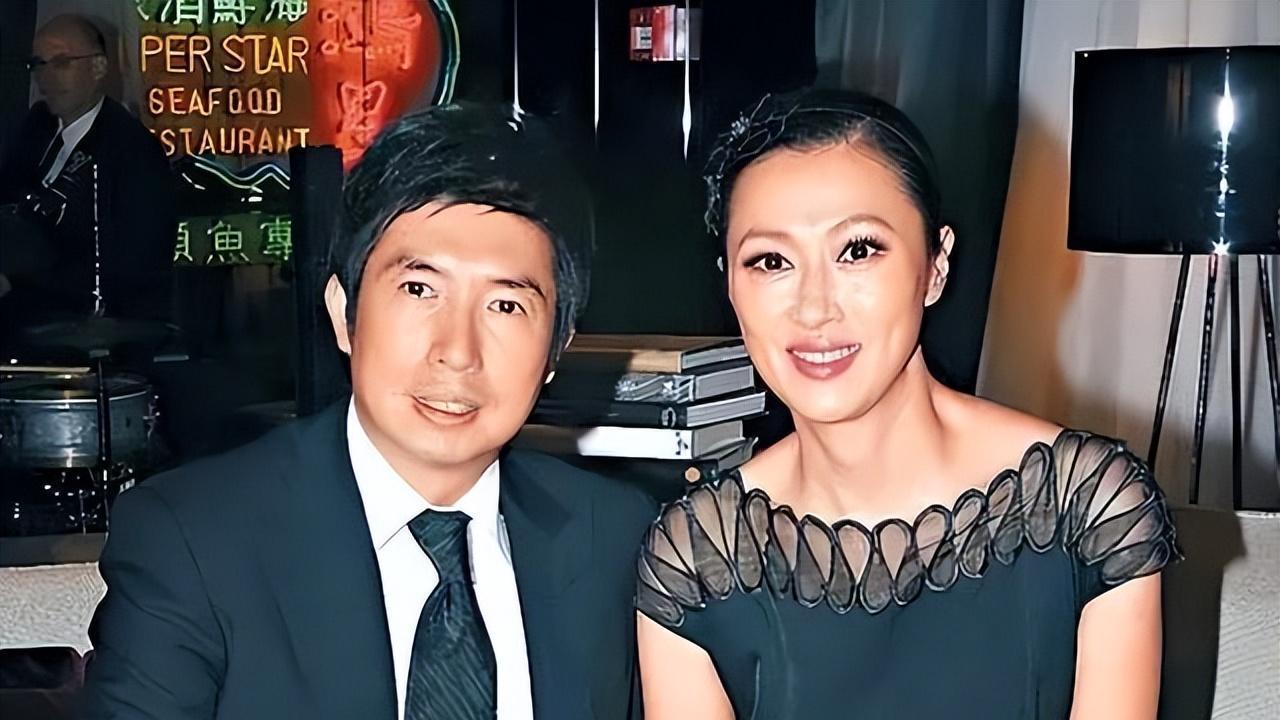 她是香港富豪前儿媳，生2子1女被撵出家门，如今老公新欢小她34岁