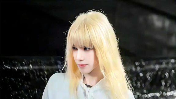 华晨宇继“法师”名场面后，又现奇装异服，粉丝力赞：美到失语！