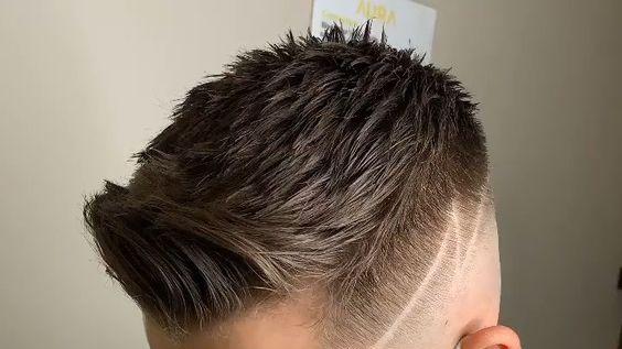 小男孩个性雕刻发型：时尚魅力，回头率百分百