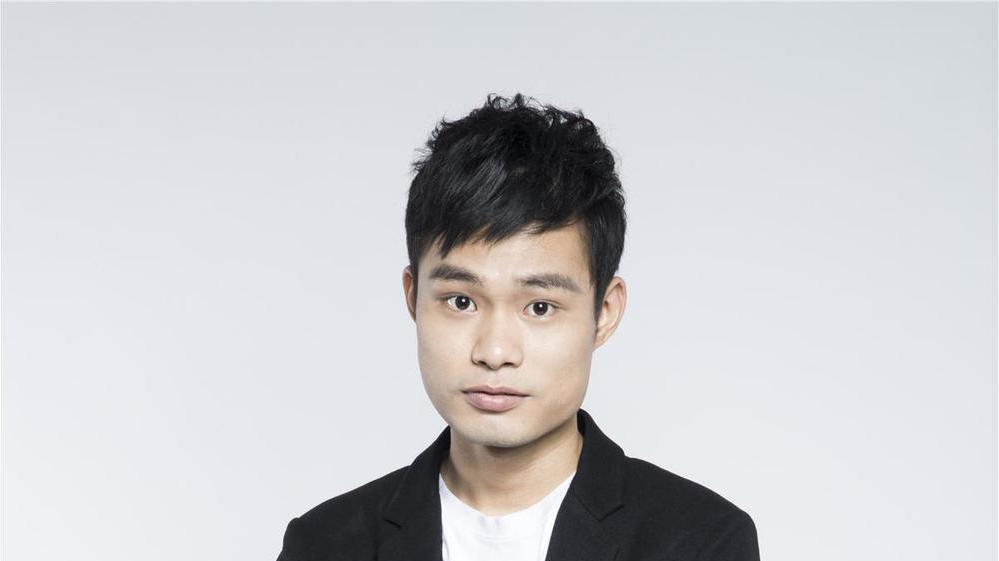 一个无戏可拍一个成30亿票房男主，同是初代网红，差距咋就那么大