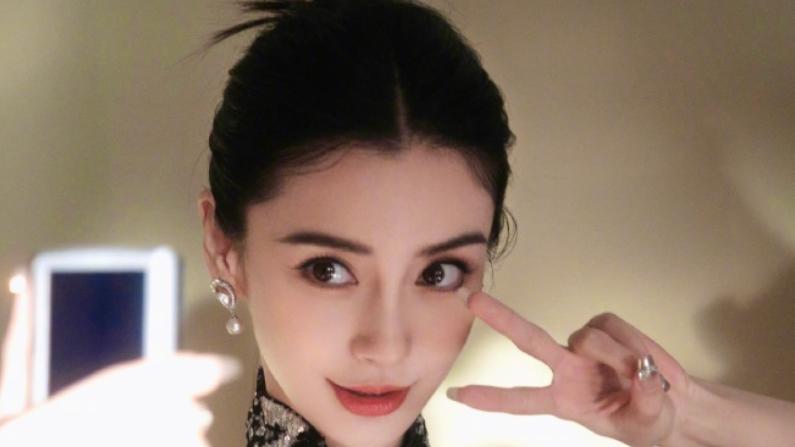 杨颖低调复出大受欢迎！晒美照气质优雅迷人，离婚后变得更美了