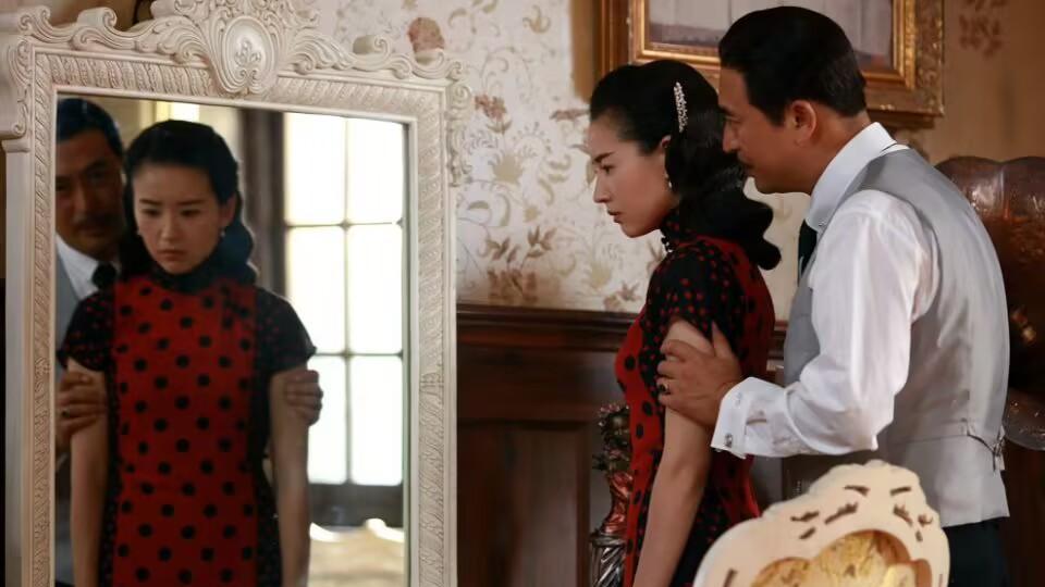 《花开如梦》直到母亲自杀，苏娴方知，孟雨农抛弃自己另有原因