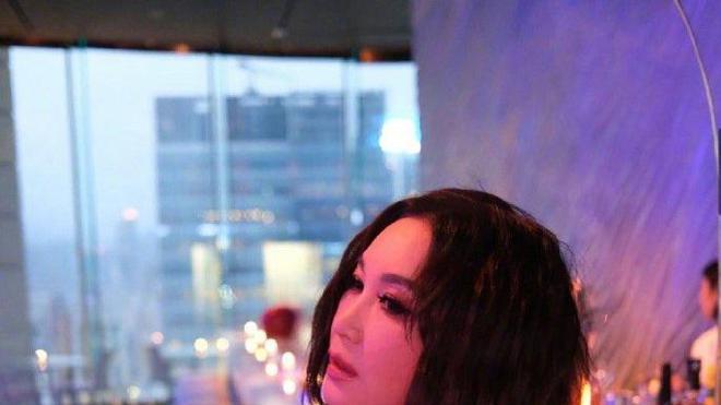 美魔女温碧霞派对惊魂：长发瞬间成火海，险遭毁容！