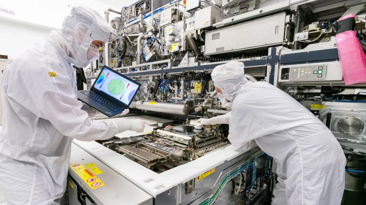 荷兰高层拉上中国向美“摊牌”，ASML出货局面已定？