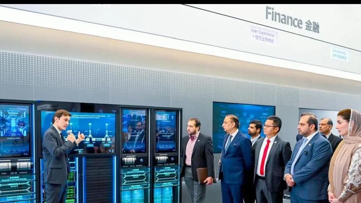 谢里夫的漂亮女儿玛利亚姆参观华为深圳总部，被中国的先进所震惊