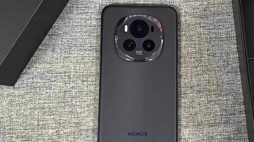 从4399降到3499，骁龙8Gen3+超长续航，荣耀旗舰终于有了诚意！