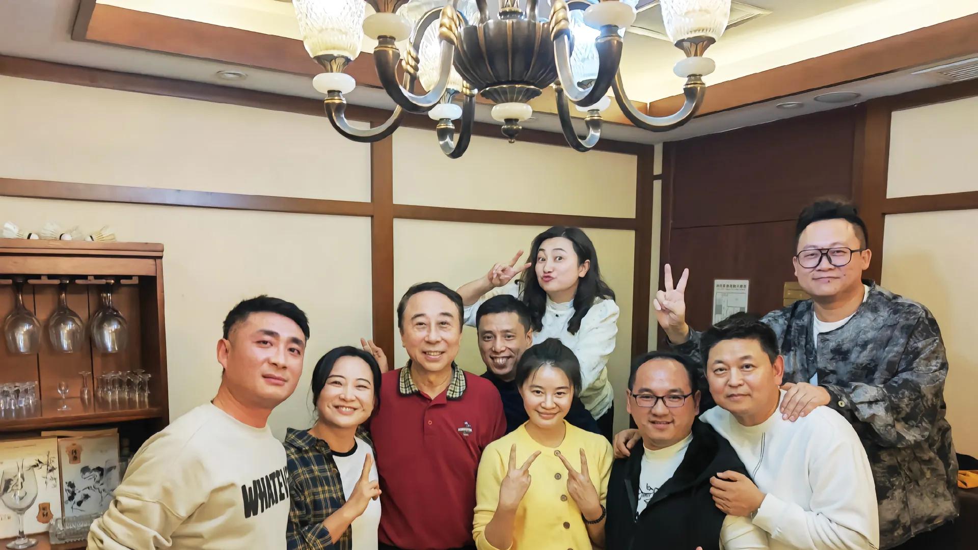 贾玲又瘦回来了，身材匀称气质出众，新电影《转念花开》看点有了