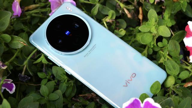 vivo開始反擊，蔡司影像+100W快充，16GB+256GB突降1140元