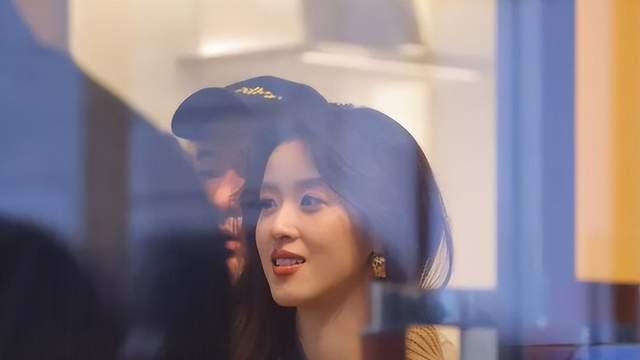 生了俩娃的章泽天生图好抗打，岁月沉淀后的优雅蜕变