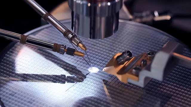 彭博社发布消息：中国正以深圳的手机厂商为中心，秘密建设芯片厂