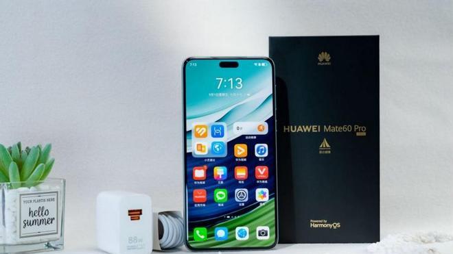 惊动，华为芯片对美刺激太大，华为Mate60史无前例沦为百元机