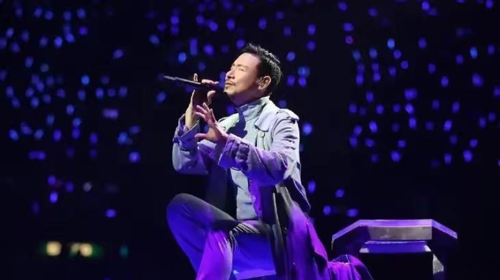 张学友上海演唱会发生意外：未开口已出歌声，真假唱疑云引热议