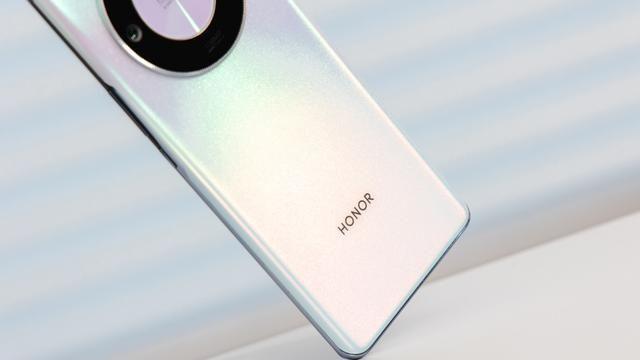 荣耀彻底想通了，12GB+256GB跌至1329元，曾十个月卖出1000万台