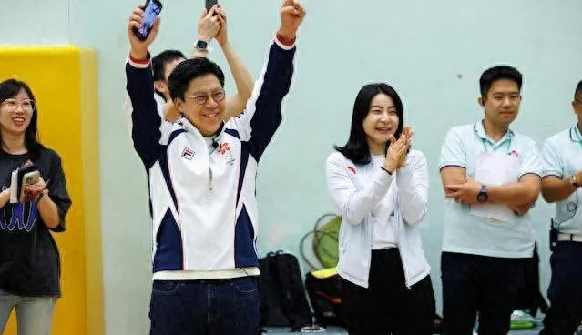 霍启刚晒20年前和郭晶晶的旧照，才明白豪门公子也有纯爱战士