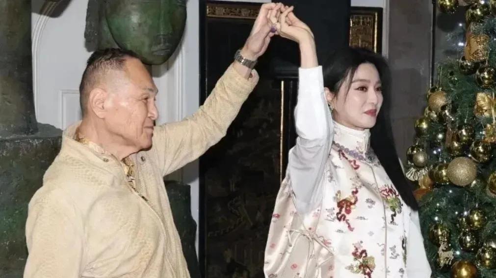 香港那一夜，范冰冰为80岁富豪陪酒卖唱，为翻红颜面扫地