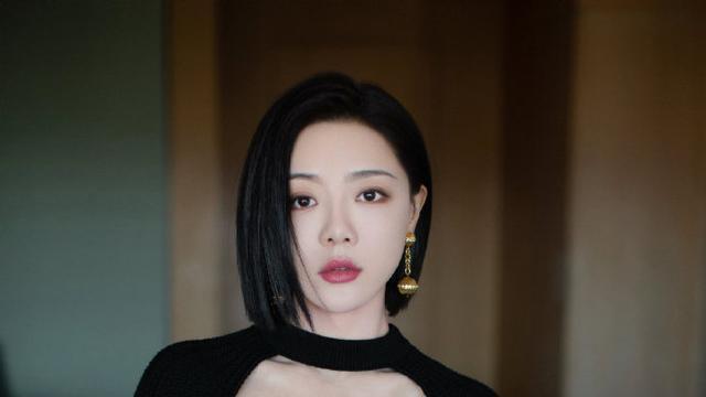 邓家佳：曾经10年婚姻，做过嫩模，出演过情色影片，如今现状如何