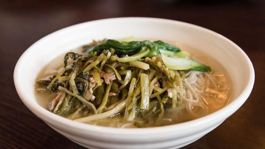 美味的榨菜肉丝面的做法，温暖你的味蕾