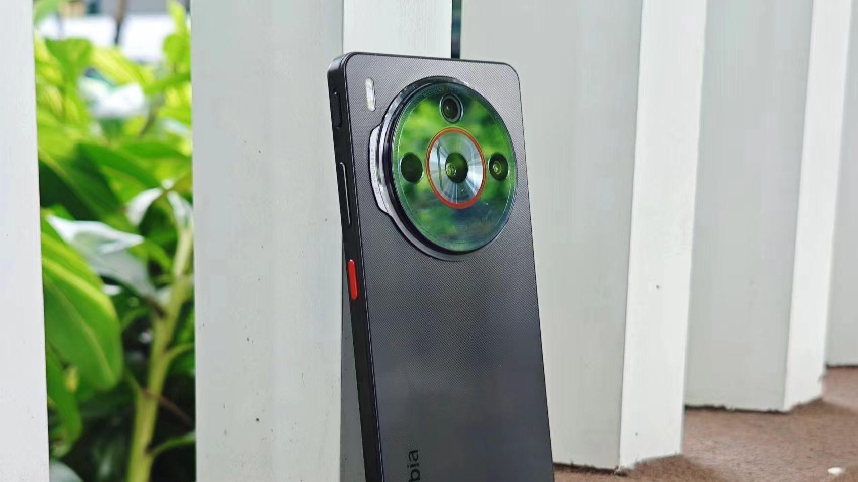 近期换机别跟风做“冤大头” 这三款手机才真正值得买