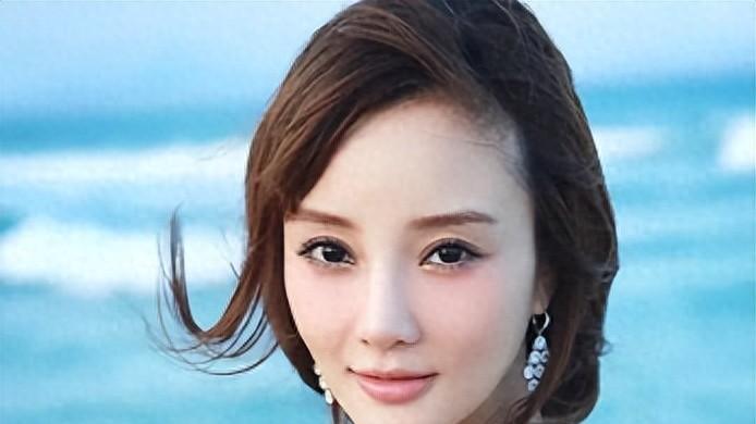 李小璐：“做头发”事件六年后的惊人转变