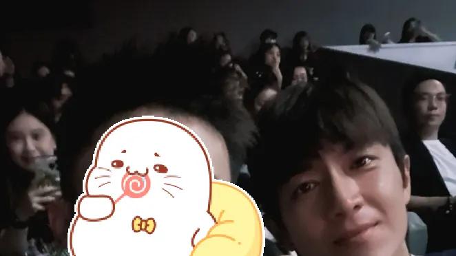 36岁林更新现身校园，憔悴暴瘦模样大变，手臂比别的女演员都要细