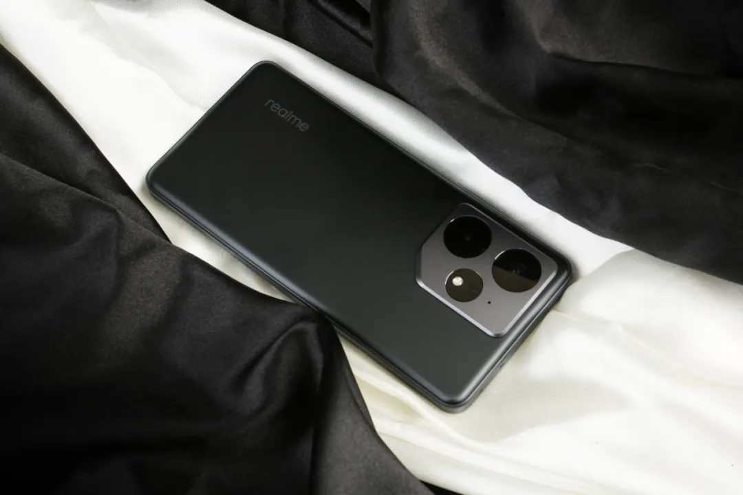 真我耐玩战神，一充三日不心慌｜真我Neo7再现性能续航“双王炸”