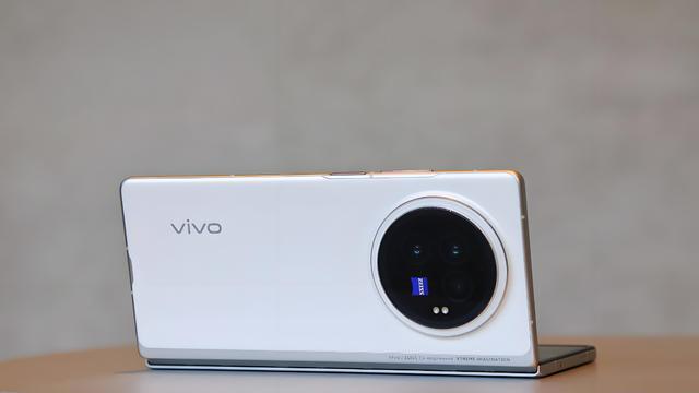 vivo手机太拼了，海蓝电池+IPX8+超可靠铠羽架构，性价比超高