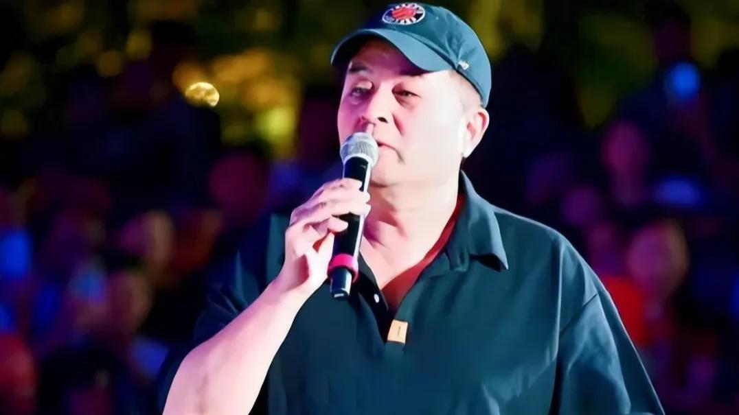 曝65岁毕福剑老来得子，好友草帽姐出言证实，如今忙着接商演赚钱